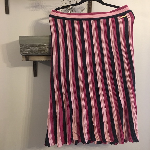 Michael Kors Dresses & Skirts - MICHAEL KORS Sparkly Pleated Skirt 💕👗